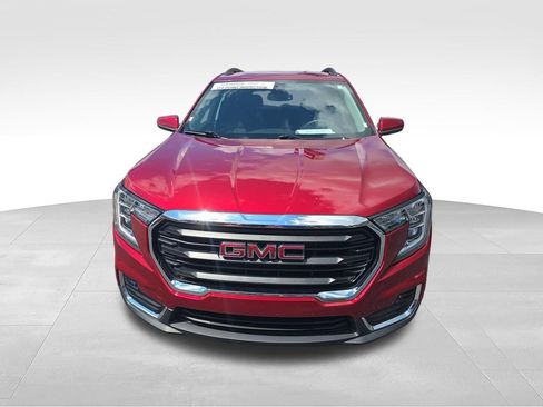 Used 2024 GMC Terrain SLE w/ Driver Convenience Package FWD image 18