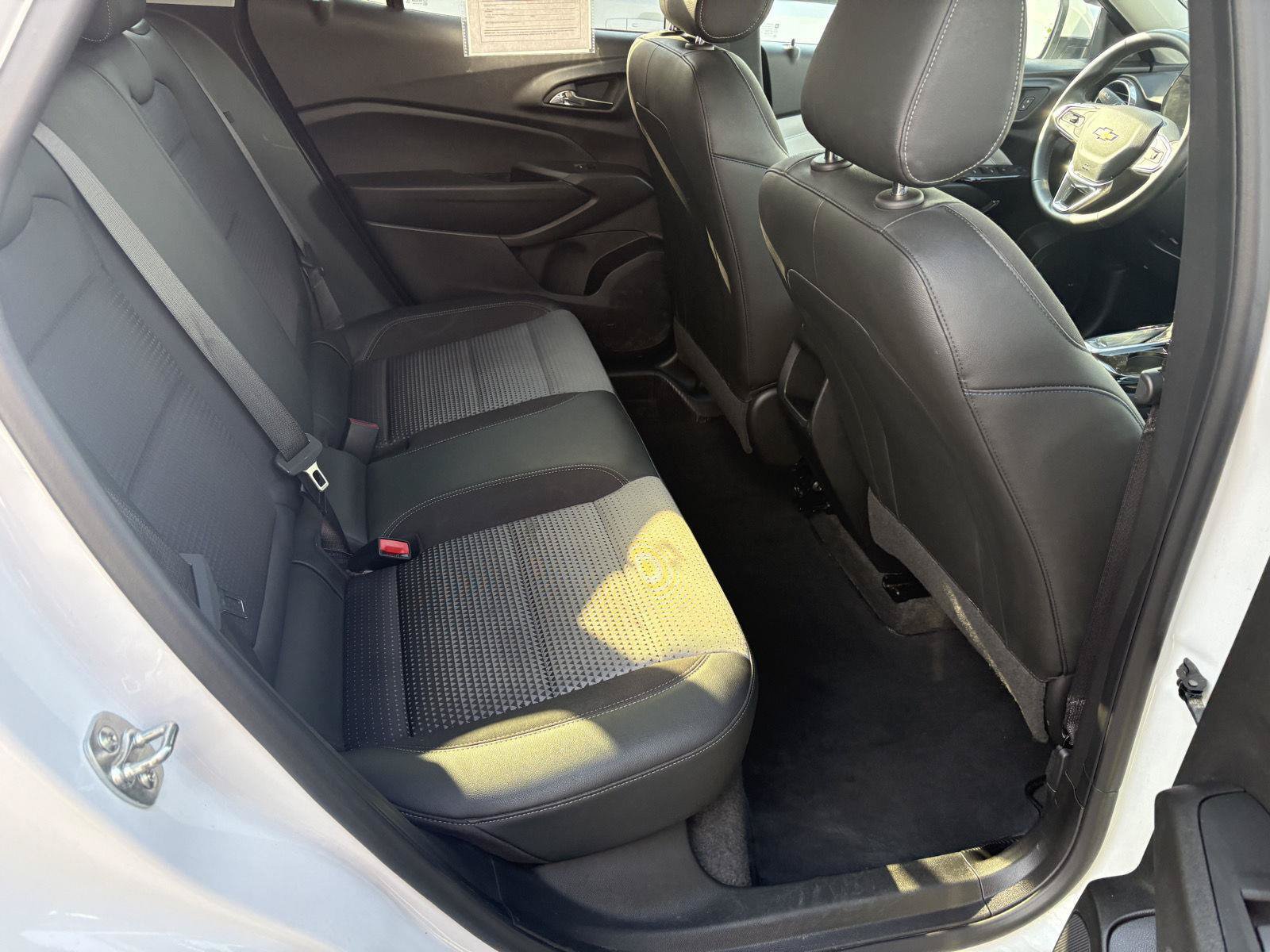 Used 2025 Chevrolet Trax LT w/ LT Convenience Package FWD image 16