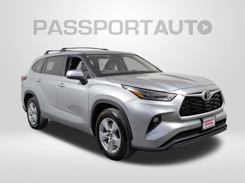 Used 2023 Toyota Highlander LE image 7