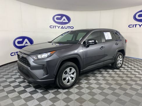 Used 2022 Toyota RAV4 LE image 7