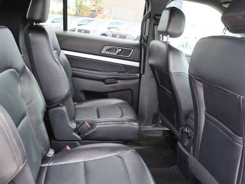 Used 2017 Ford Explorer XLT w/ Equipment Group 202A AWD/4WD image 16
