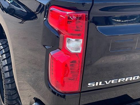 Used 2023 Chevrolet Silverado 1500 LT RWD image 34