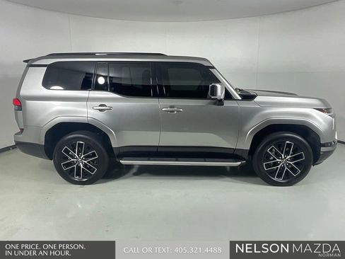 Used 2025 Lexus GX 550 w/ Accessory Package (2T) AWD/4WD image 5