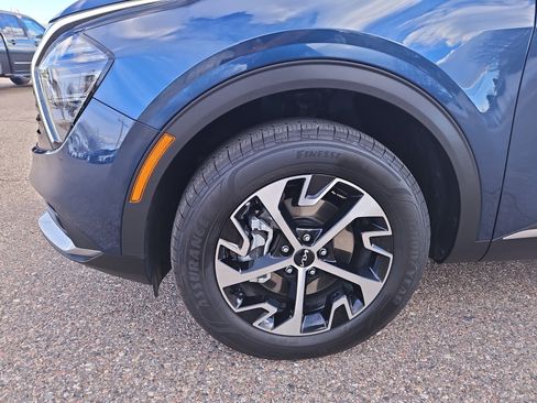 Used 2025 Kia Sportage EX image 23