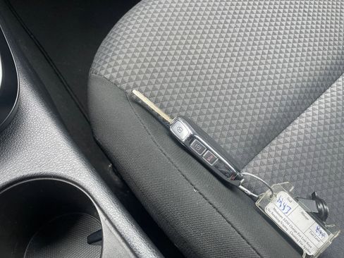 Used 2025 Kia Soul LX w/ LX Technology Package image 21