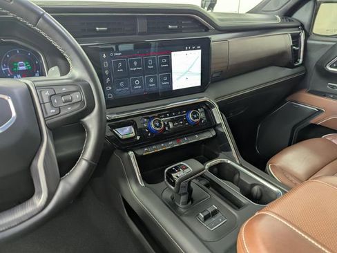 Used 2025 GMC Sierra 1500 Denali Ultimate image 17