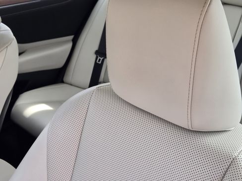 Used 2025 Lexus ES 300h w/ Premium Package image 35