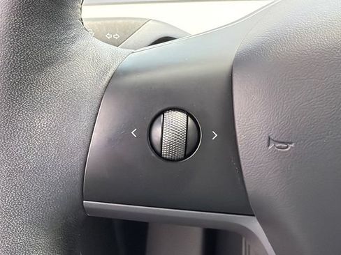 Used 2023 Tesla Model Y Long Range AWD/4WD image 25