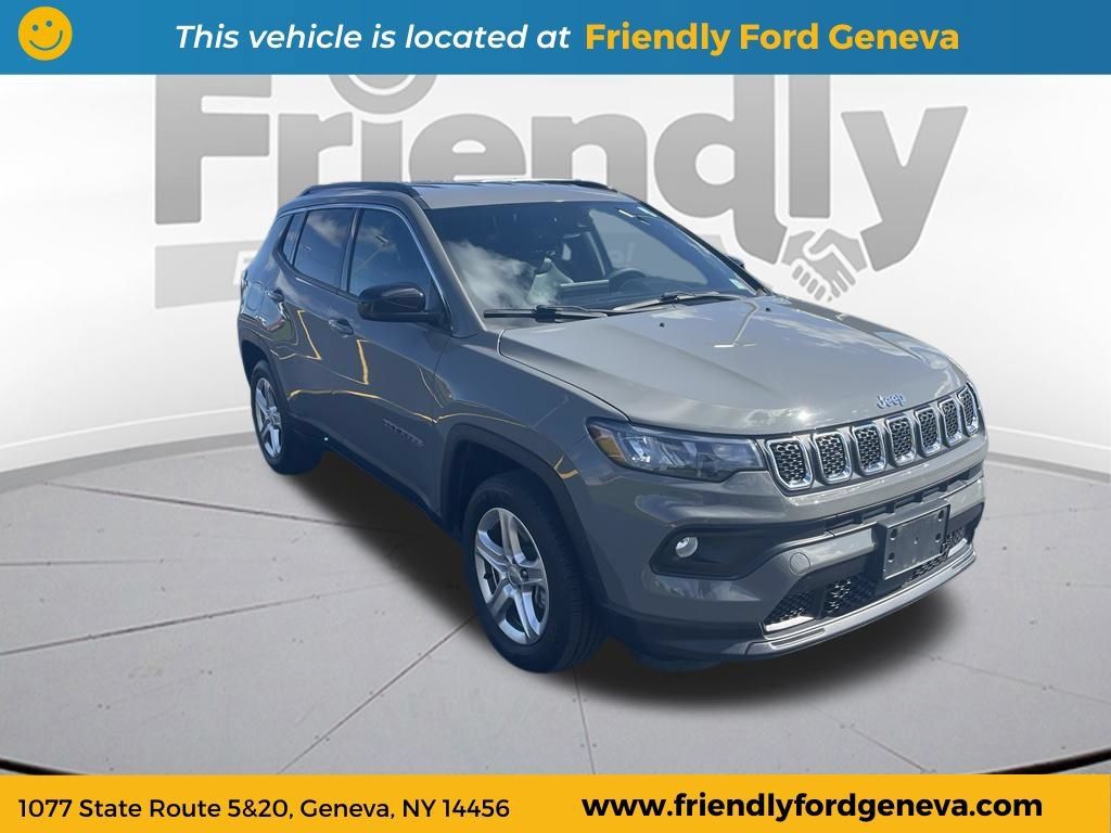 Used 2023 Jeep Compass Latitude w/ Convenience Group AWD/4WD image 3