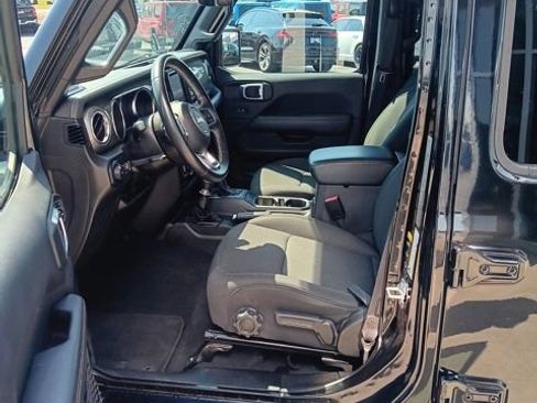 Used 2022 Jeep Wrangler Unlimited Sahara AWD/4WD image 9