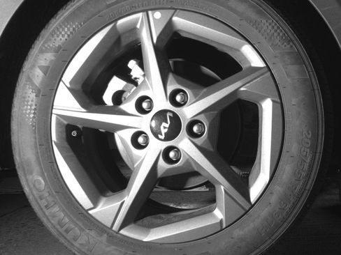 Used 2025 Kia K4 FWD image 15