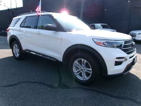 Certified 2023 Ford Explorer XLT w/ Equipment Group 202A AWD/4WD image 3