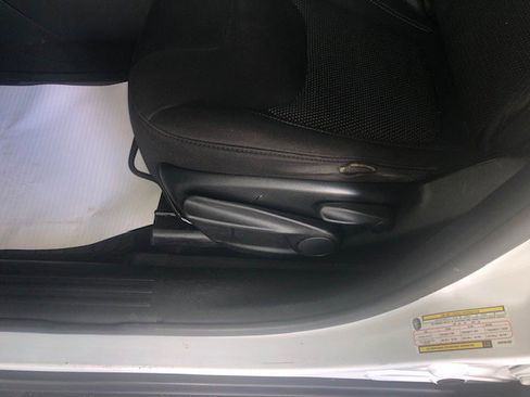 Used 2019 Jeep Cherokee Latitude w/ Popular Appearance Group image 16