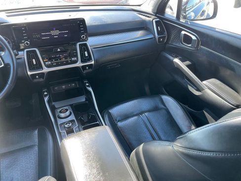 Used 2023 Kia Sorento EX image 10