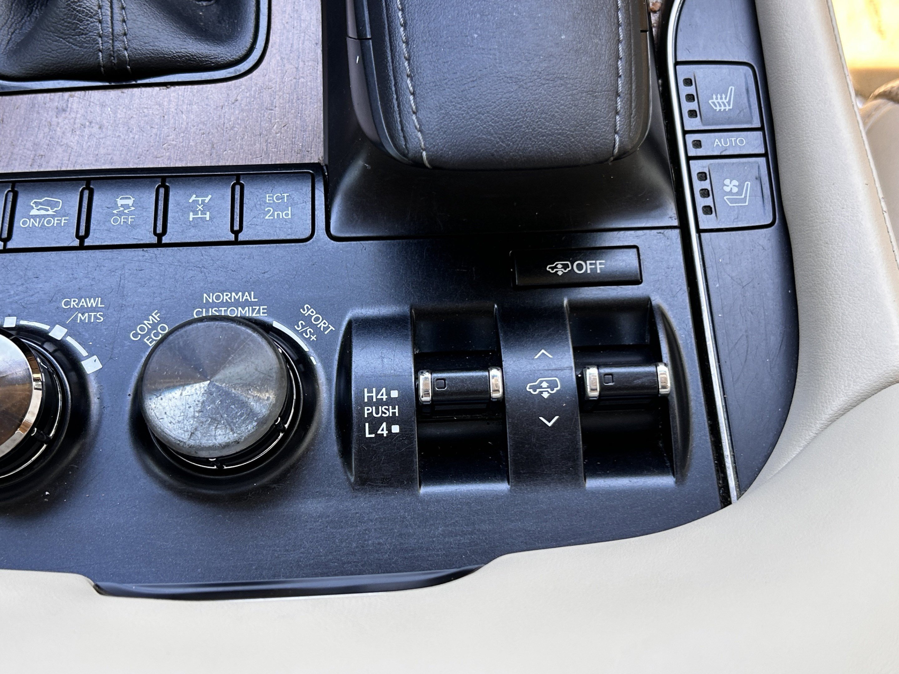 Used 2017 Lexus LX 570 4WD w/ Luxury Package image 74
