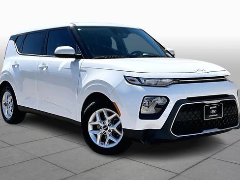 Used 2022 Kia Soul LX w/ Technology Package image 3