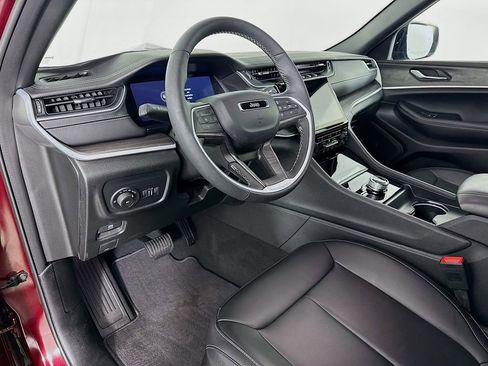 Used 2025 Jeep Grand Cherokee Limited w/ Trailer Tow Package image 4