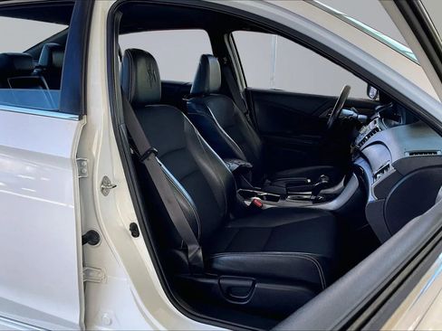 Used 2017 Honda Accord Sport image 25