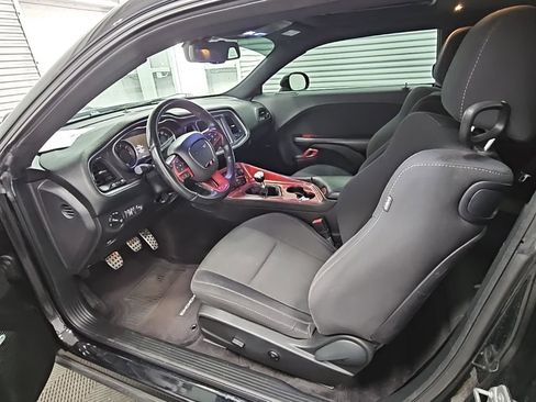 Used 2016 Dodge Challenger R/T image 11