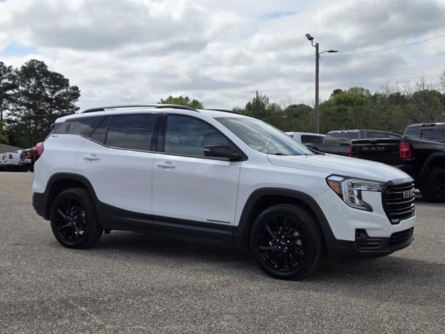 Used 2023 GMC Terrain SLT w/ Tech Package AWD/4WD image 9