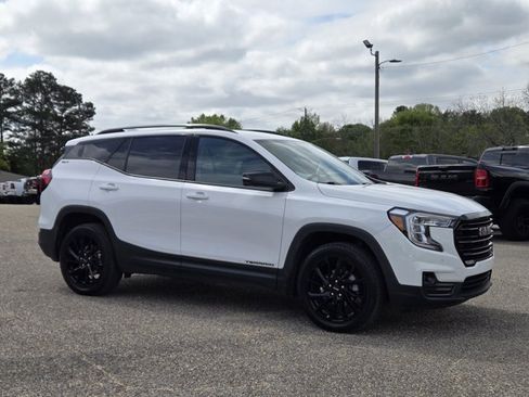Used 2023 GMC Terrain SLT w/ Tech Package AWD/4WD image 9