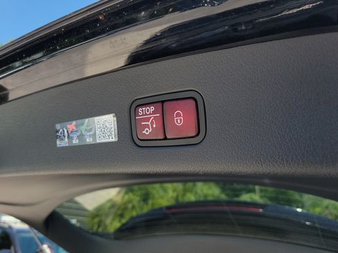 Certified 2025 Mercedes-Benz GLC 300 image 9