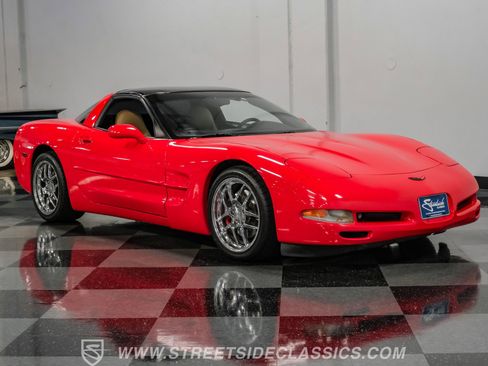 Used 1998 Chevrolet Corvette Coupe w/ Roof Pkg RWD image 17