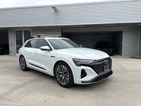 Used 2024 Audi Q8 e-tron Prestige w/ Prestige Package AWD/4WD image 3