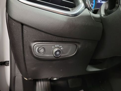 Used 2018 Chevrolet Equinox LT image 21