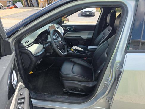 Used 2025 Jeep Compass Limited AWD/4WD image 6