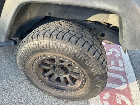 Used 2015 Jeep Wrangler Unlimited Rubicon w/ Connectivity Group image 8