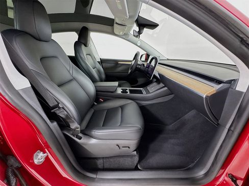 Used 2022 Tesla Model Y Long Range image 28