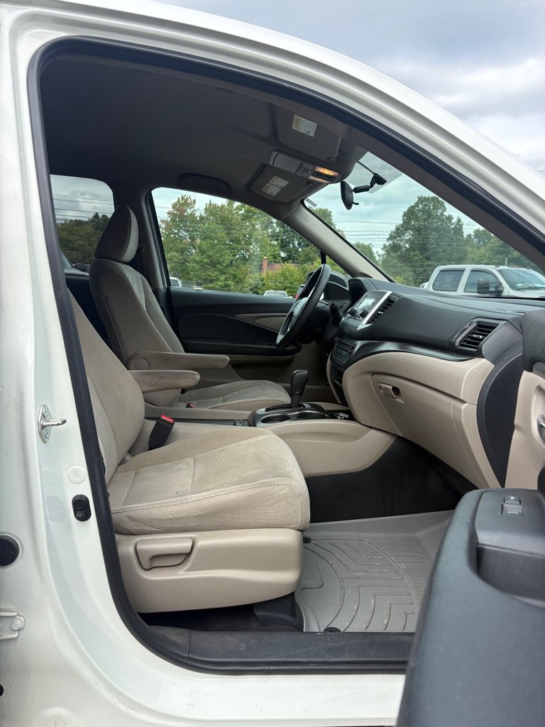 Used 2017 Honda Pilot LX image 11