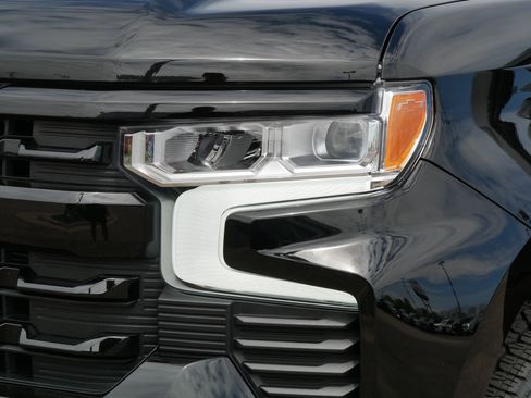 Used 2023 Chevrolet Silverado 1500 RST w/ Z71 Off-Road Package AWD/4WD image 16