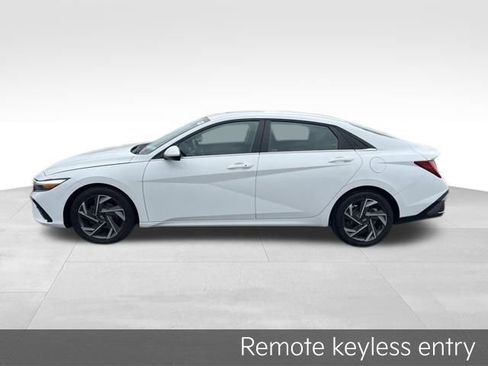 Used 2025 Hyundai Elantra SEL image 4