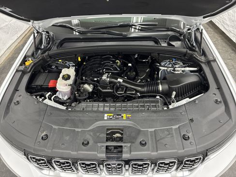 Certified 2025 Jeep Grand Cherokee Summit AWD/4WD image 8