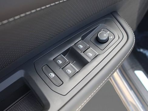 Certified 2026 Volkswagen Atlas Cross Sport SE FWD image 11
