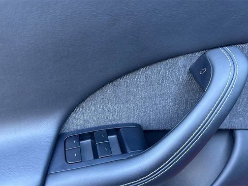 Used 2022 Tesla Model S Plaid image 11