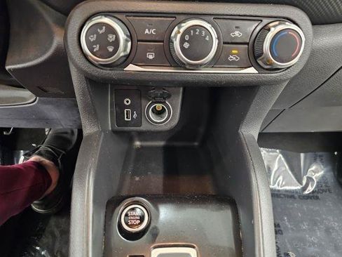 Used 2021 Nissan Kicks S FWD image 17