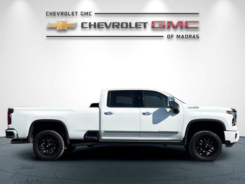 Used 2025 Chevrolet Silverado 2500 High Country w/ High Country Premium Package AWD/4WD image 2