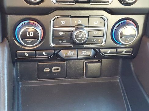 Used 2022 Chevrolet Tahoe Z71 w/ Luxury Package image 34