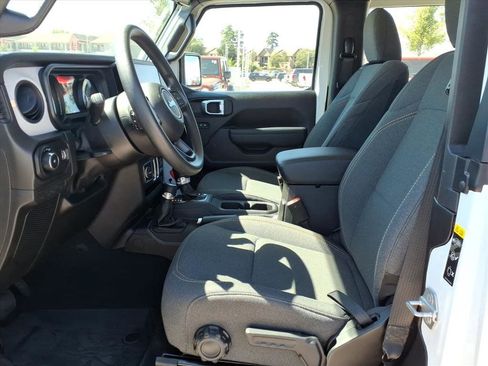 Used 2025 Jeep Wrangler Sport image 16