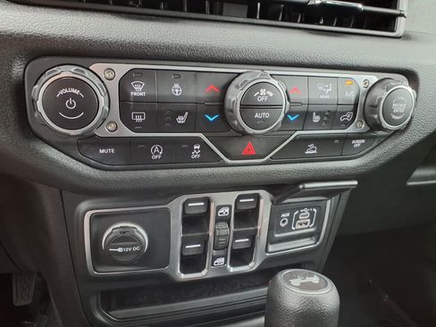 Used 2024 Jeep Wrangler Unlimited Sport AWD/4WD image 7