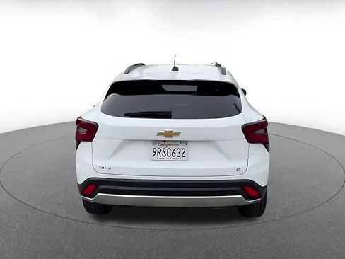 Used 2025 Chevrolet Trax LT image 12