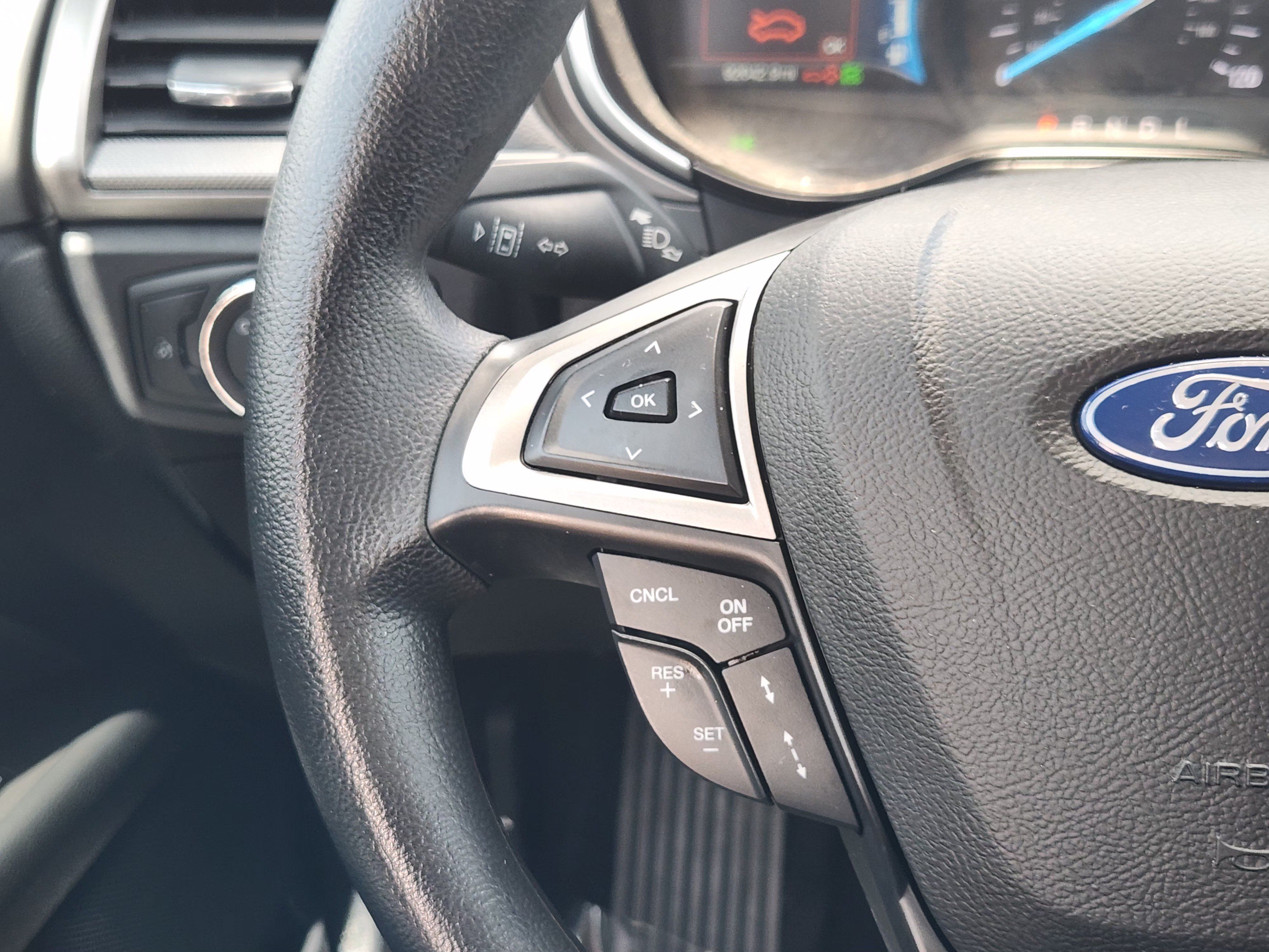 Used 2019 Ford Fusion SE FWD image 28