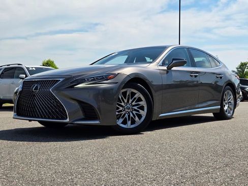 Used 2019 Lexus LS 500 w/ Accessory Package (Z2) RWD image 23