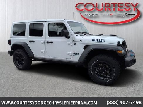 Used 2023 Jeep Wrangler Unlimited w/ Cold Weather Group AWD/4WD image 1