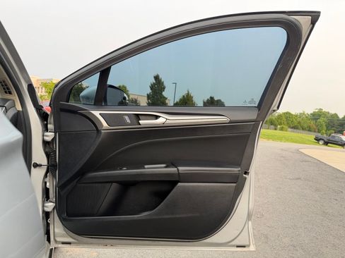 Used 2018 Ford Fusion SE FWD image 20
