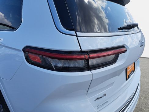 Certified 2025 Jeep Grand Cherokee L Summit AWD/4WD image 35