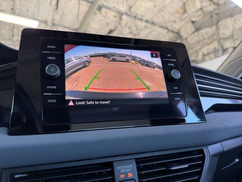 Used 2025 Volkswagen Jetta SE image 17